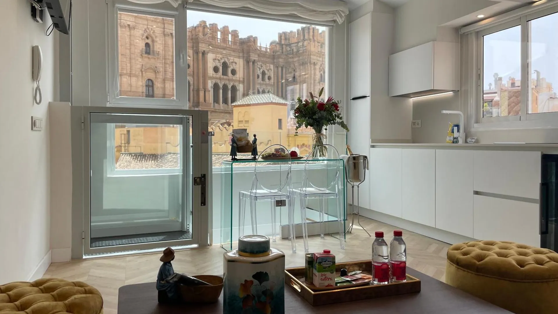 Apartament Cathedral Premium Suite Front View Malaga